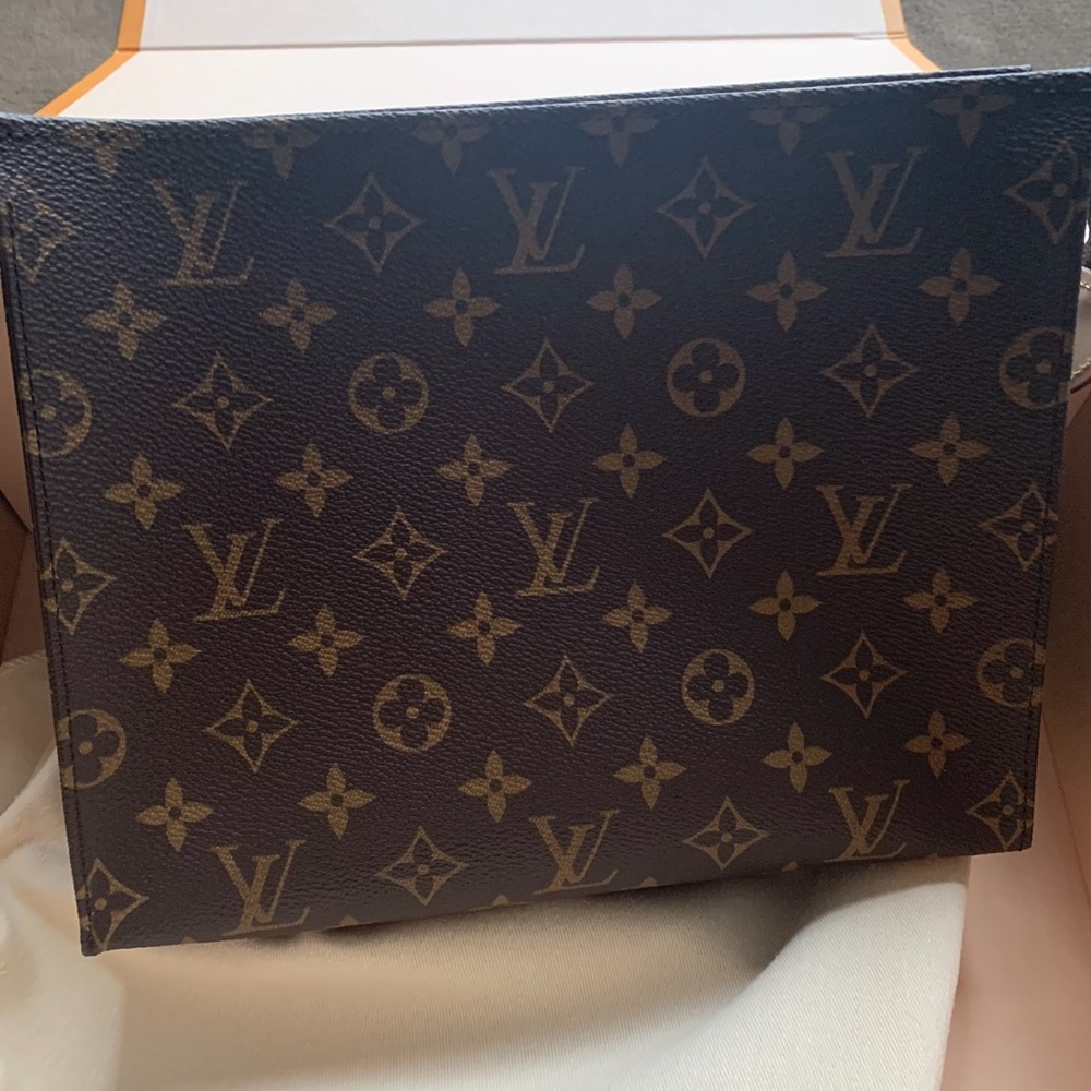 Louis Vuitton toiletry pouch 26